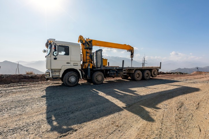Mobile Crane with Truck Demonstrating Crane Services for Trucks with Cable-Controlled Telescoping Boom