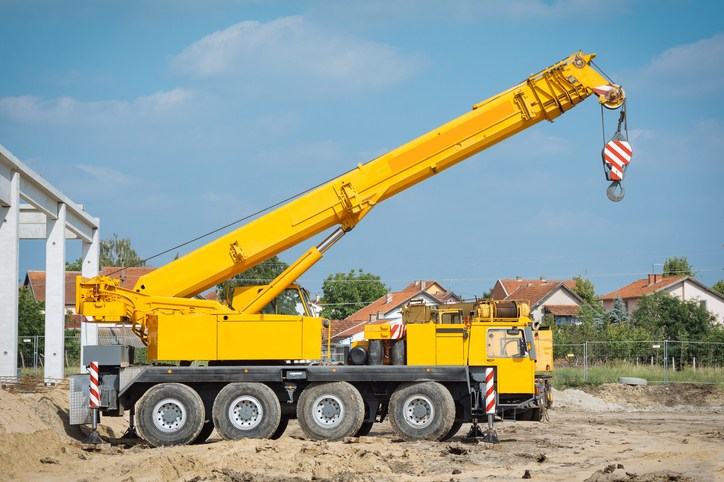 Mobile Crane Providing Crane Services for Trucks in Edmonton, AB